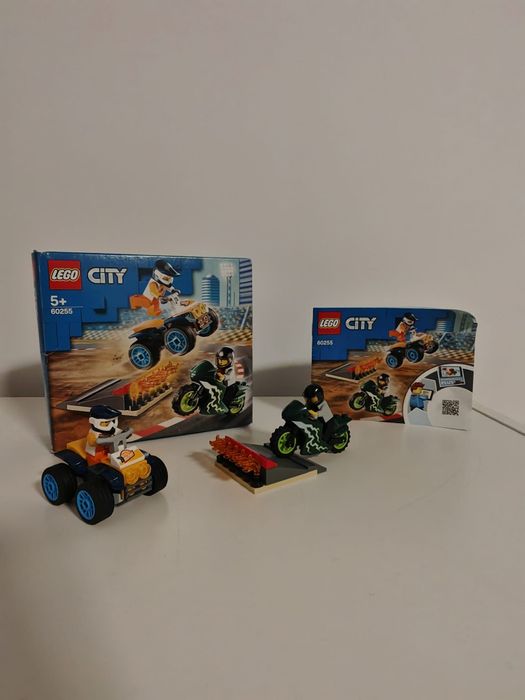 LEGO City Nitro Wheels - Echipa de cascadorii 60255, 62 piese