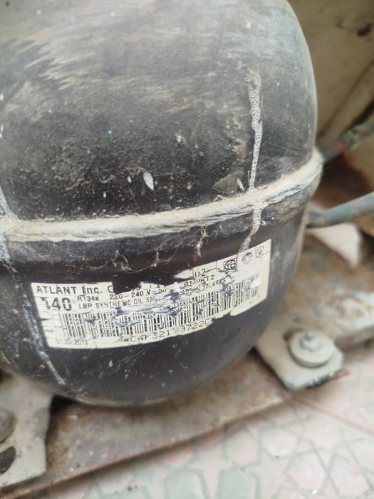 Xolodilnik, motori zur, yaxlatadi, korpusi eski, 250 ming sum