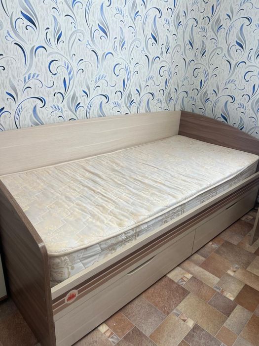 Детская кровать с матрасом