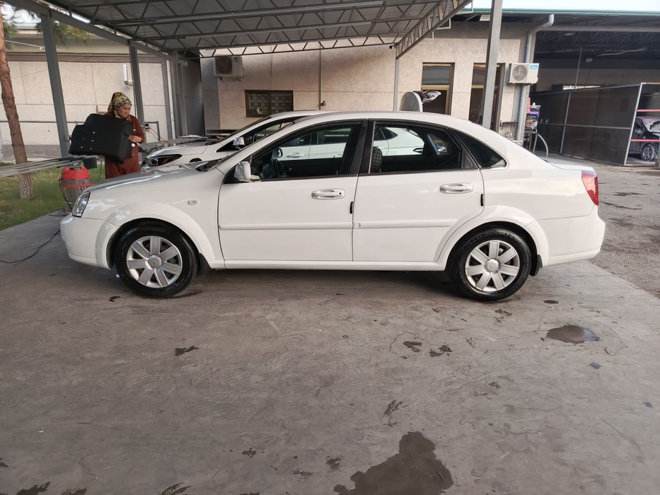 Lasetti 1.8 sotiladi  srochno