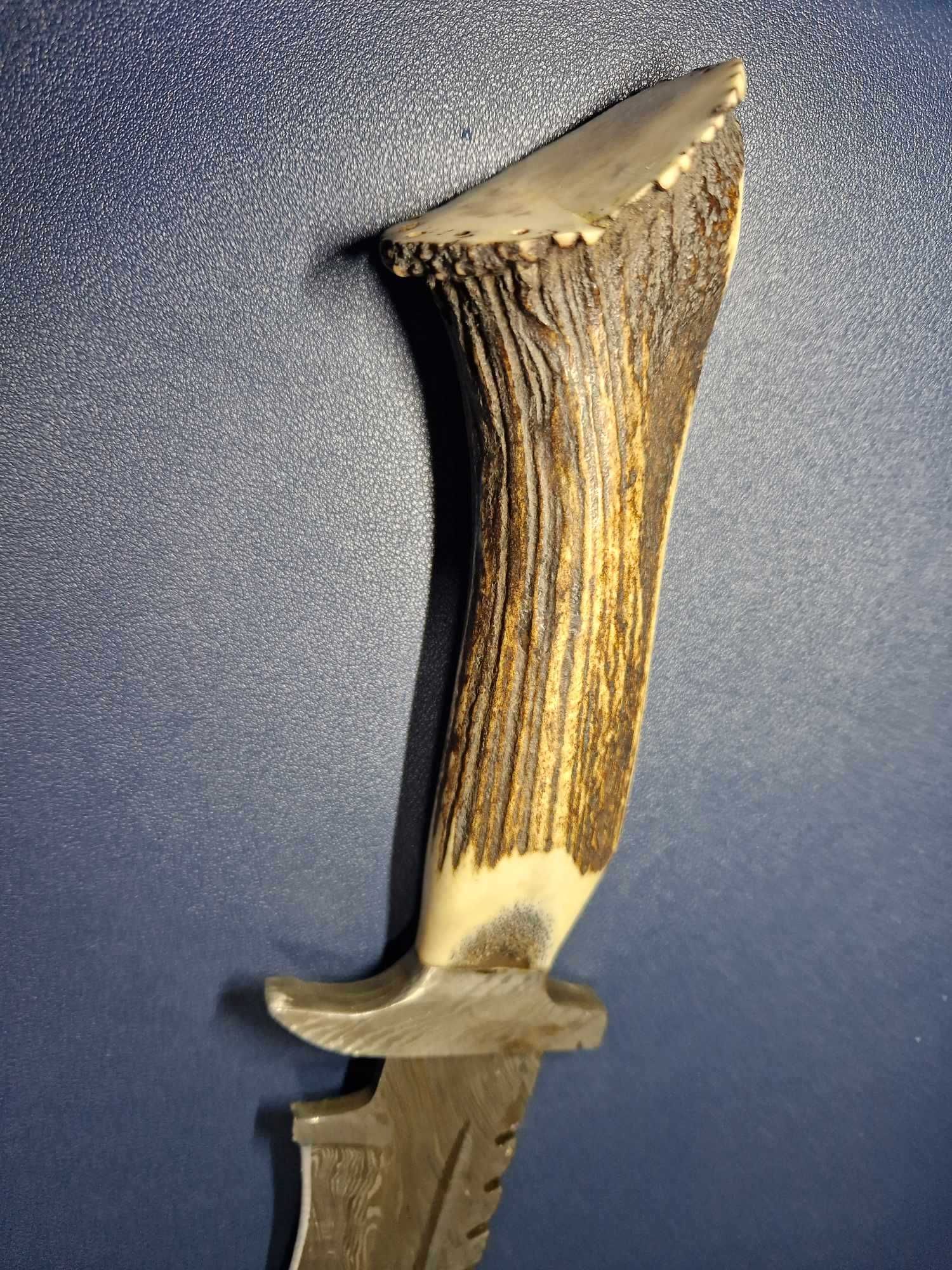 Масивен Нож от Дамаска стомана
