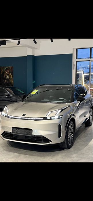 Lynk&Co 08 e-mp 220 4wd performance