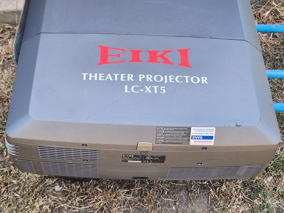 Videoproiector profesional Eiki LC-XT5