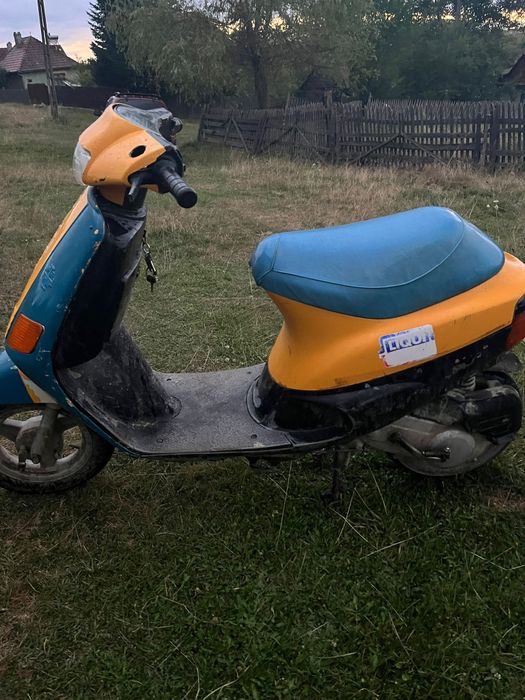 Vând scuter piaggio zip
