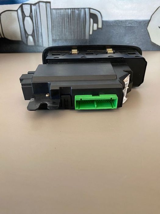 Buton comanda geamuri Volvo S60 S80 V70 XC70 XC90 30746074