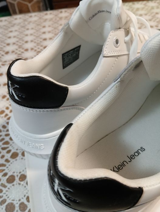 Vând adidași CK,38