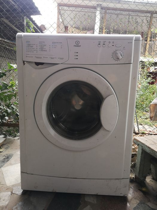 Продам стиральную машинку Indesit wiun 100 требует ремонта