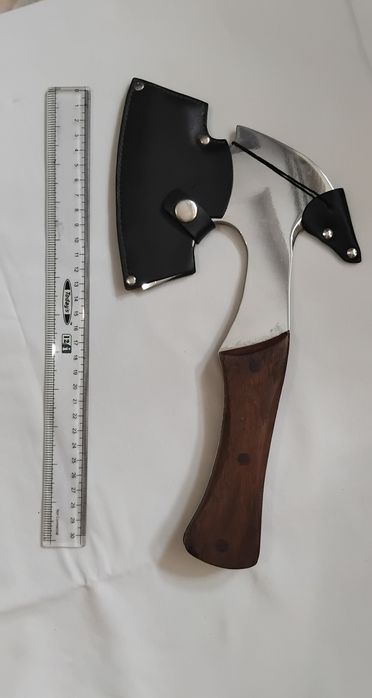 Топорик в чехле.