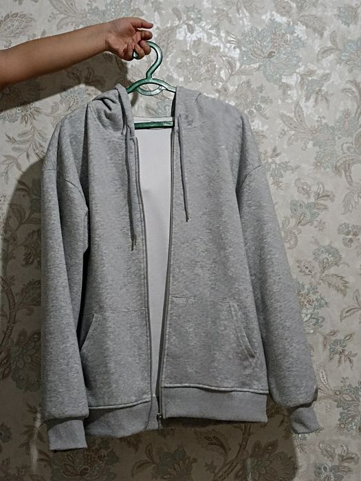 Продаётся зипка (олимпийка, толстовка, спортивка)