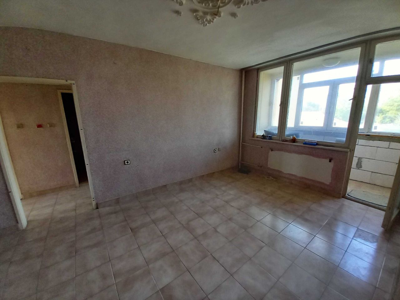 Продава се Тристаен апартамент в Разград, Бели Лом - 72 кв.м за 850 €/кв.м - Снимка #2