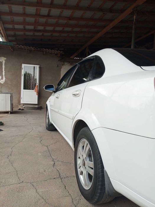 Lacetti 2009 sotiladi arenda