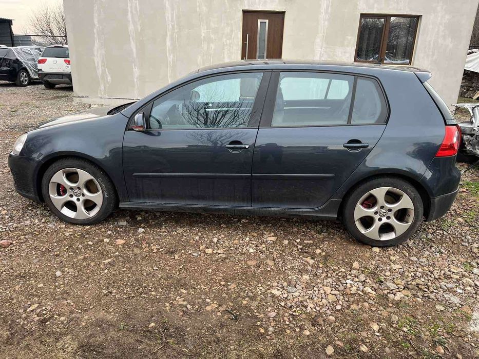 Продавам Голф 5 GTI 2.0 TFSI 200кс. бензин на ЧАСТИ, имам и други коли