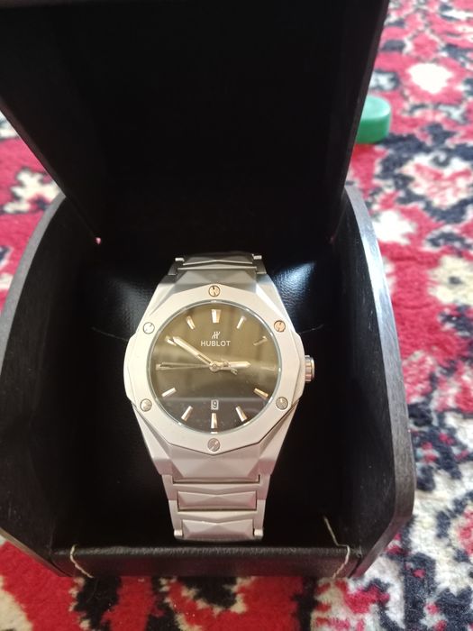Сағат HUBLOT сатылады