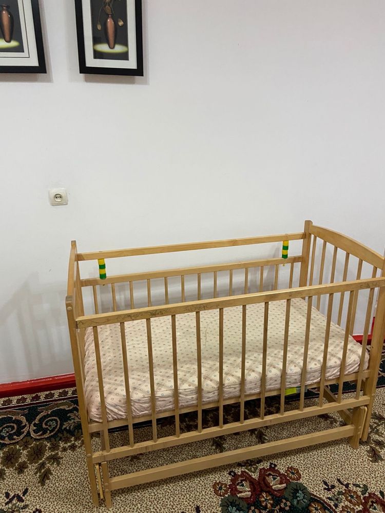 Манеж-колыбель с матрасом детский в хорошем состоянии