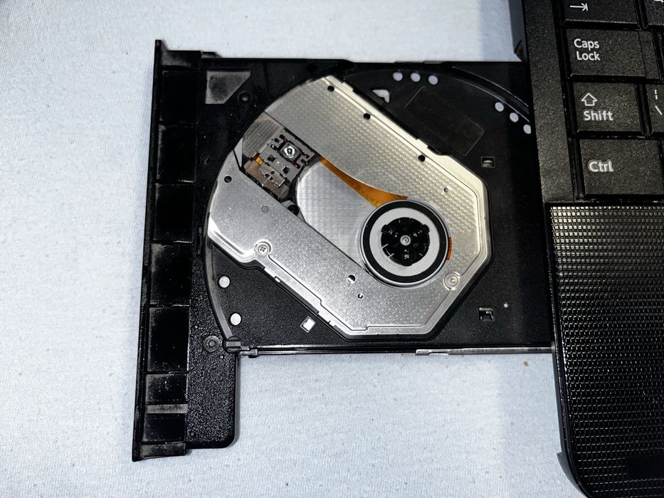 Лаптоп Toshiba Satellite C850-140