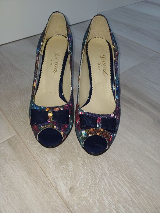 Vand pantofi piele naturala masura 39