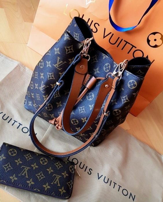 Set LV (geanta +portofel),new model import Franța, saculet, etichetă