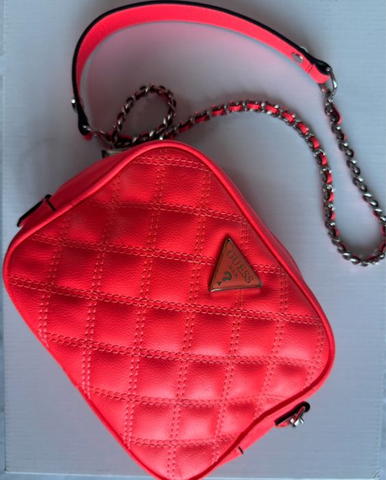 Оригинална чанта Guess