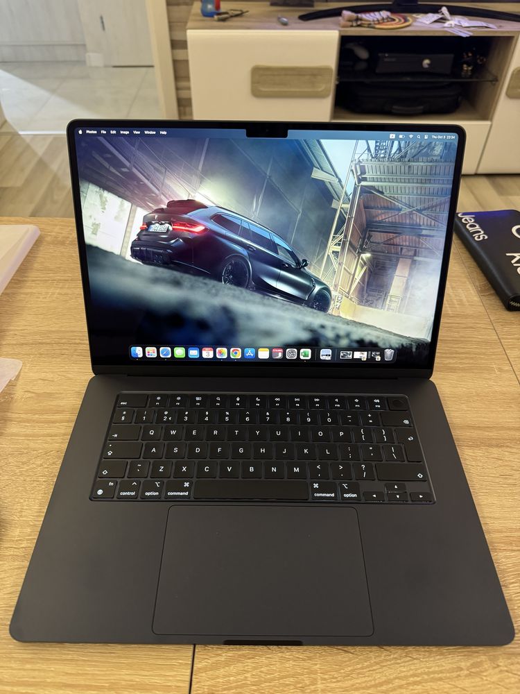 Продавам Macbook Air 15” M3 2024