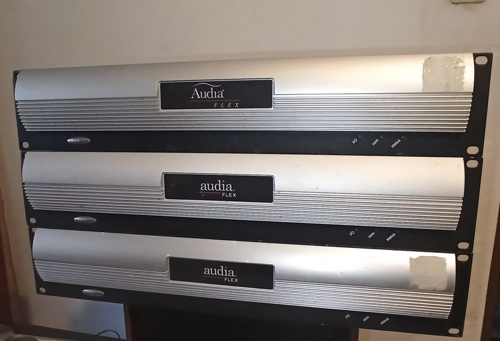 Procesoare audio Biamp Audia  csossover eq compresor