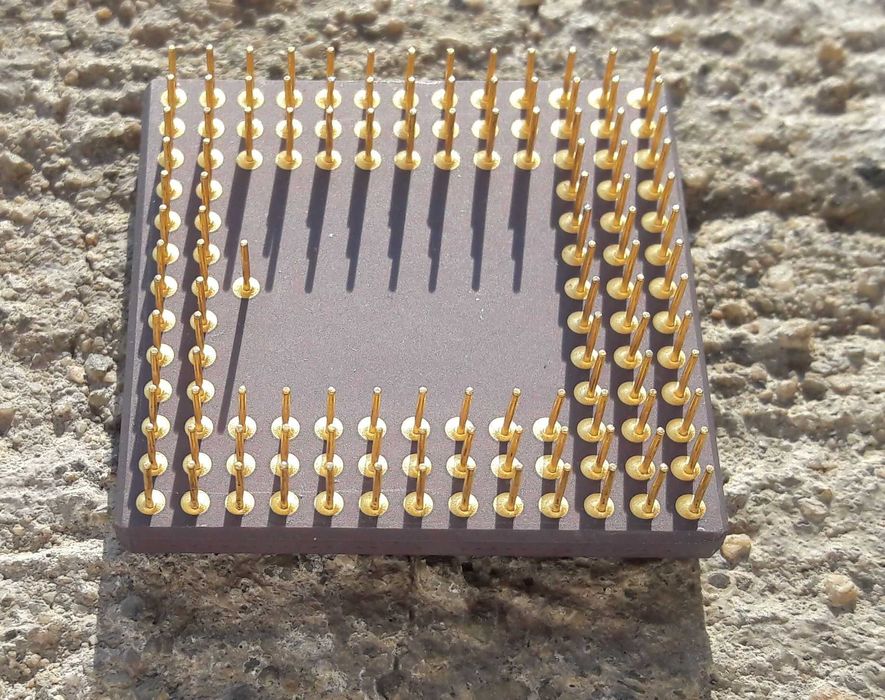 Procesor de colectie - Motorola  MC68020RC25E 25MHz