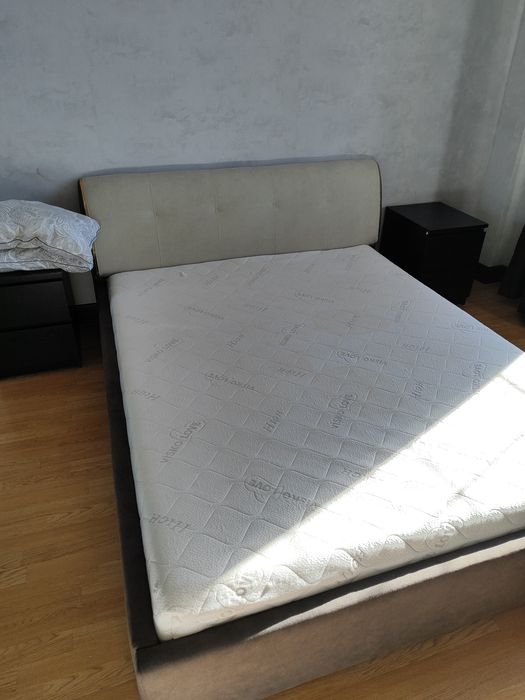 Продам кровать двухспалку с матрасом