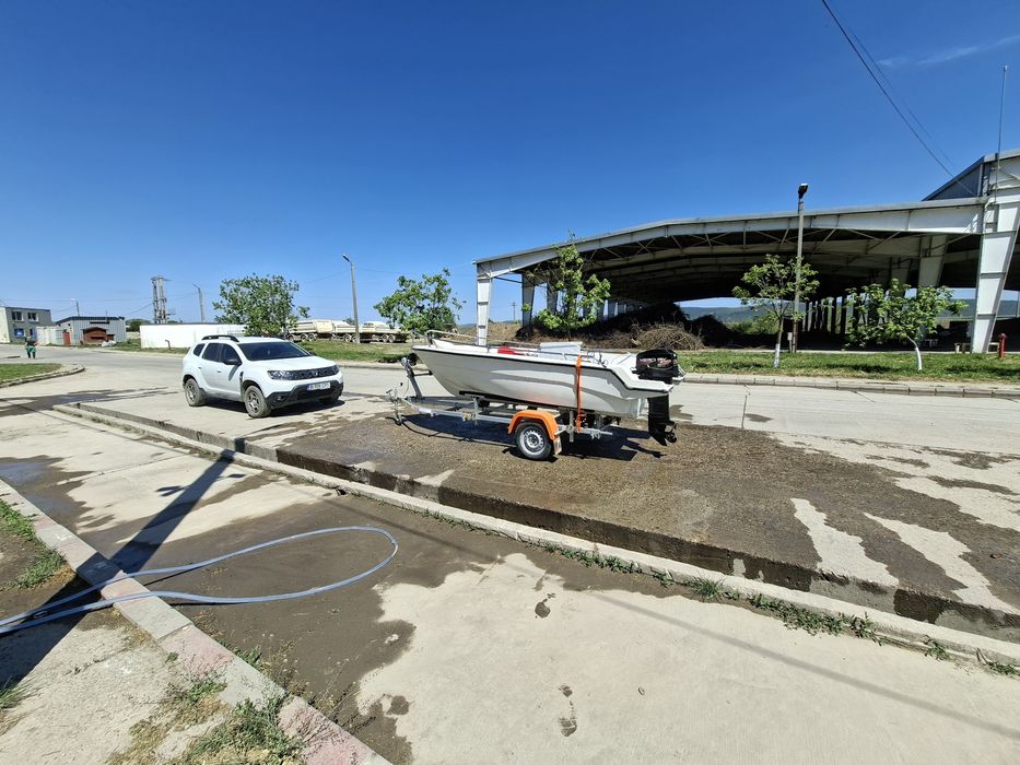 Vand barca fibra cu motor 20 cp in 2 T si peridoc cu asigurare si ITP