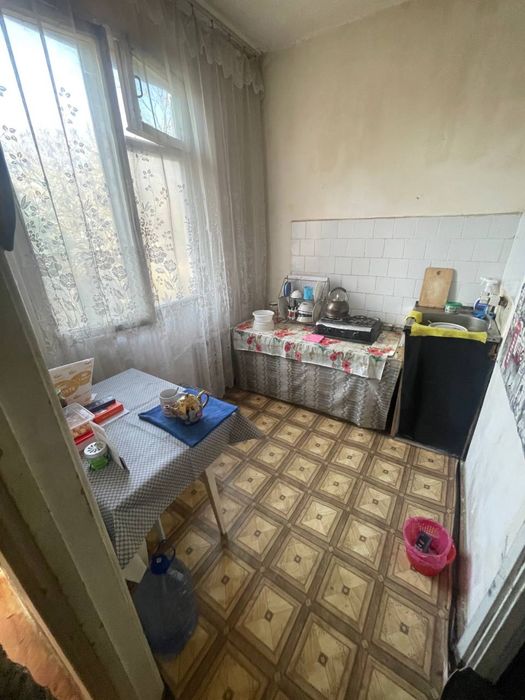 Чиланзар-11. 1 комнатная срочна