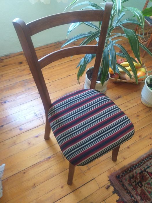 Трапезни столове