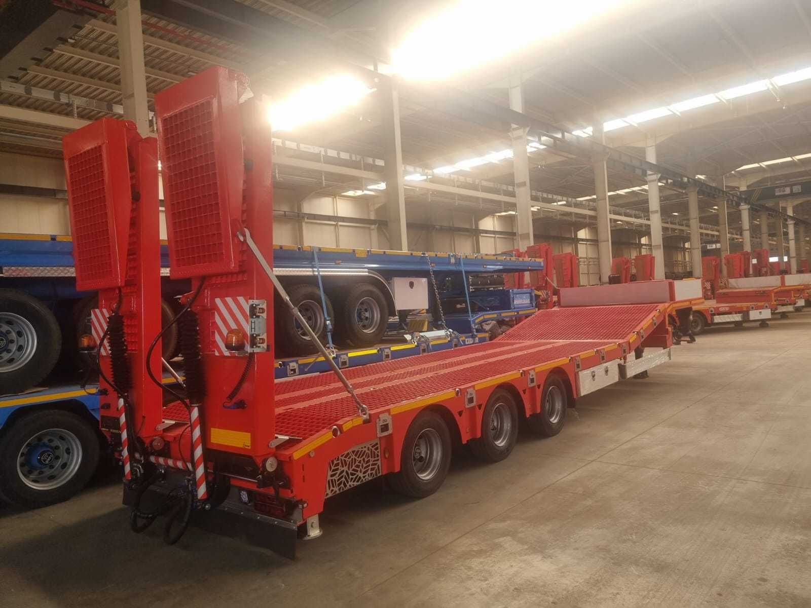Trailer 3 AXE podea Hidraulică rampe, Duble pt Nacele si Stivuitoare