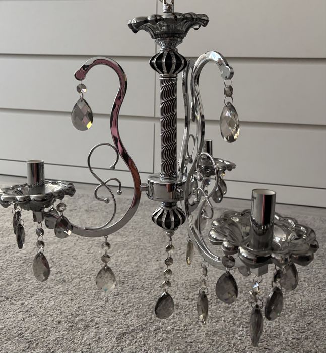 Продам 3х рожковую люстру