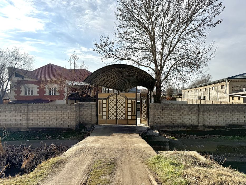 Продаётся дом с коммерческим участком земли