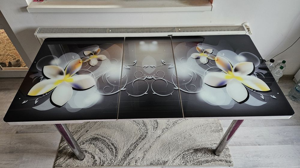 Masa de bucătărie extensibila blat sticla