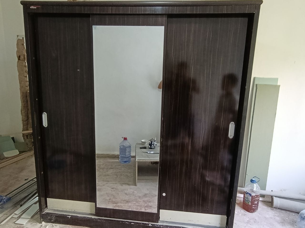Kupinni shkaf 3 eshikli