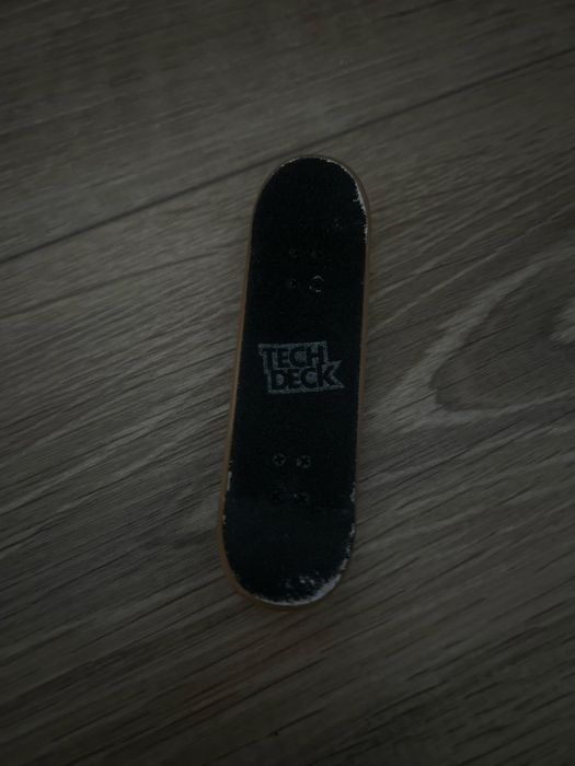 Tech Deck (defect nu are cele doua roti din spate)