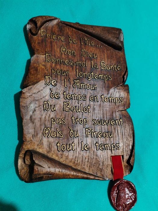 Panou umoristic francez sculptat in lemn