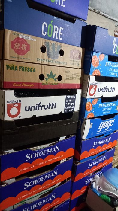 Yashik karobka sotiladi yangi shu yildiki mandarin apelsindiki