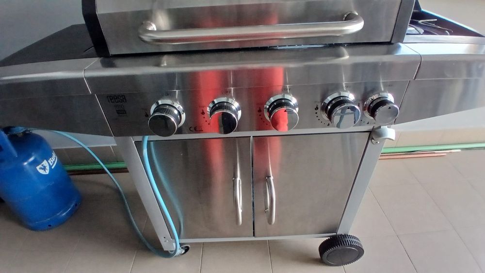 Gril Teesa aproape nou 5 arzătoare din care unul pentru oale