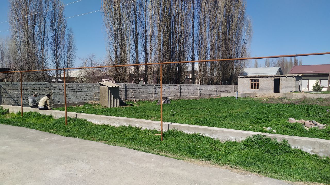 Uchastka sotiladi