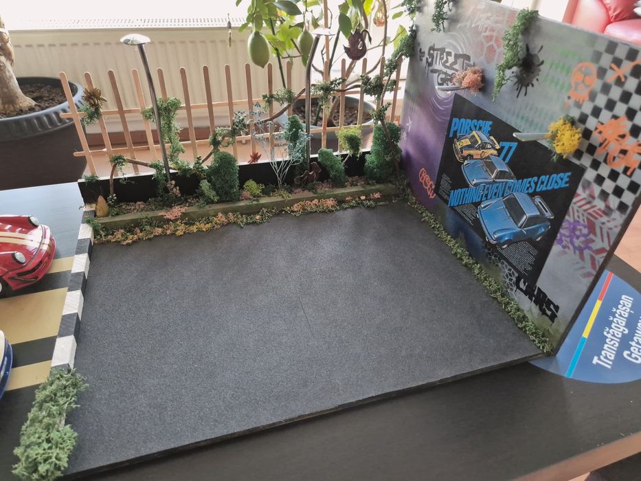 Diorama auto machete 1:18 Parcare Graffiti pentru pasionati auto