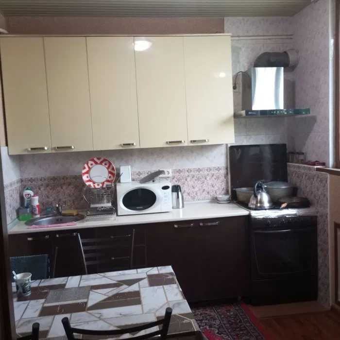 Себзор 1 линия под офис квартира сотилади. Себзар продаётся под бизнес