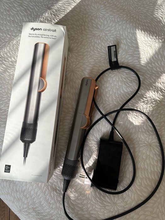 Dyson airstrait