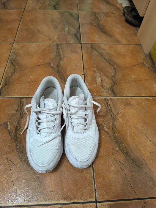Vand adidasi nike mar. 42