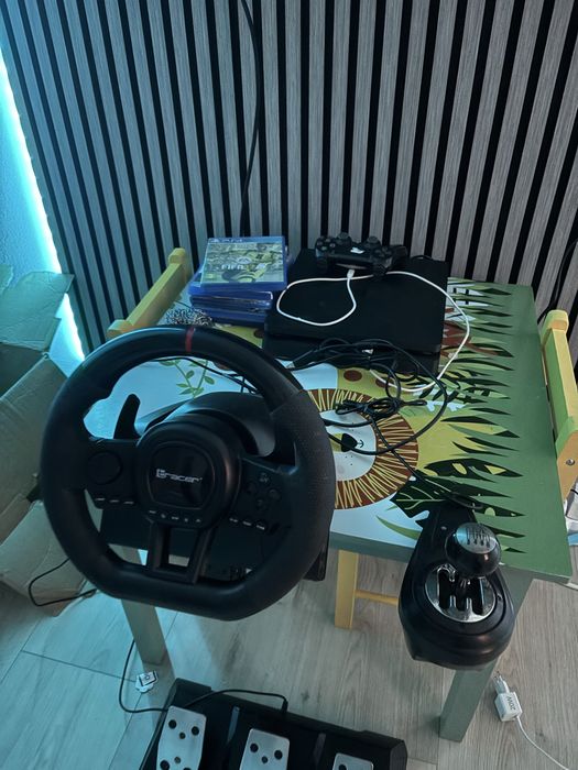 Schimb ps4 slim 1 Tr + volan cu padele , pedale , schimbator .