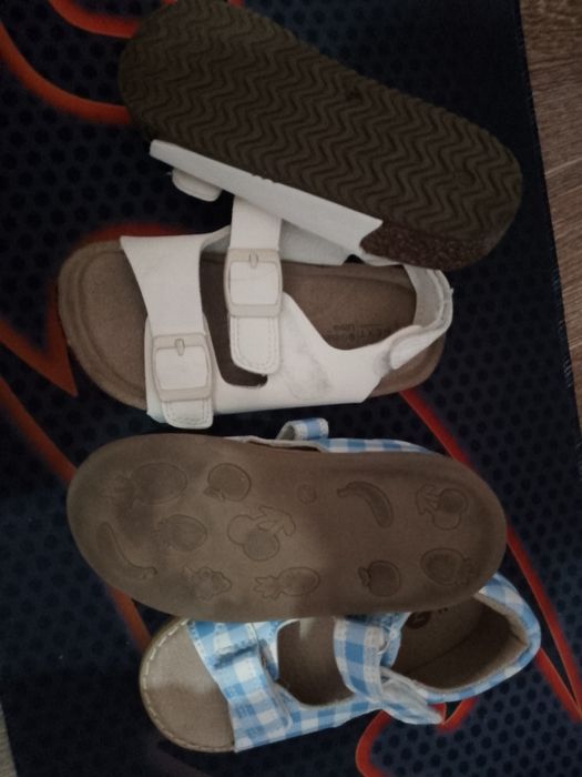 Басаножки можно для мальчика или для девочки. Продам две пары за 60000