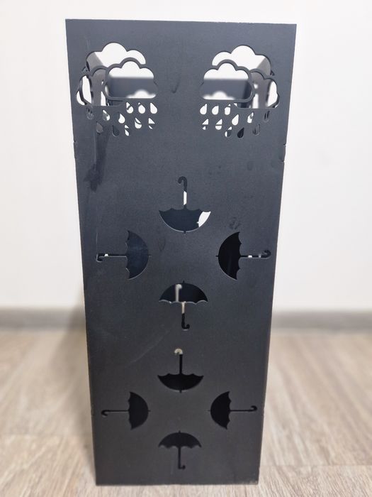 Модерен  чадърник - Здрава желязна конструкция, пространство спестяващ