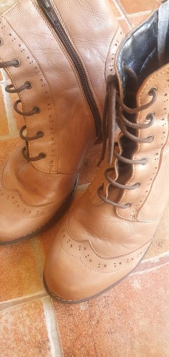 Vand ghete dama 40,piele naturală, stare perfecta!