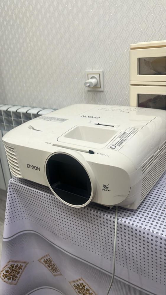 Проектор Компания epson eh-tw5400 модель