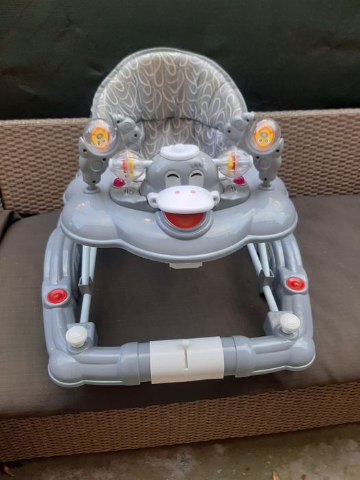 Продавам бебешка проходилка супер запазена