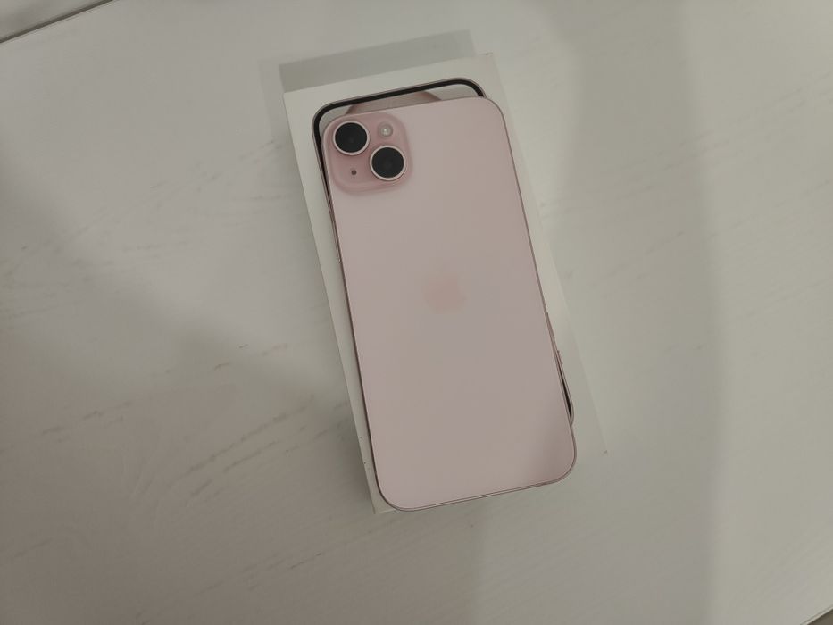 iPhone 15 Plus roz 128GB – stare impecabilă!